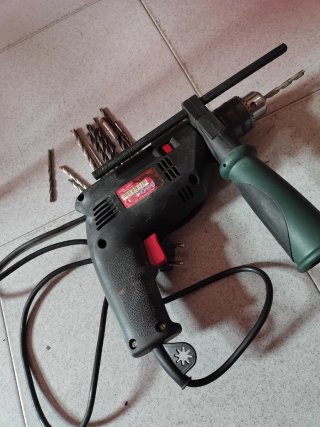 2 Taladros de 500W con brocas