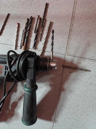 2 Taladros de 500W con brocas