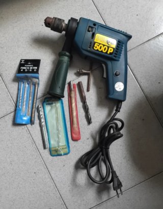2 Taladros de 500W con brocas