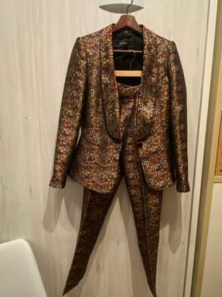 Blazer y pantalón Zara Basic estampado floral.