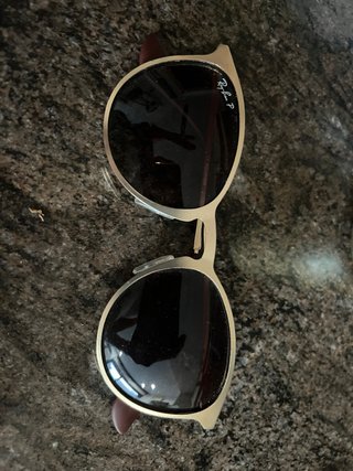 Gafas de sol Ray-Ban doradas y marrones