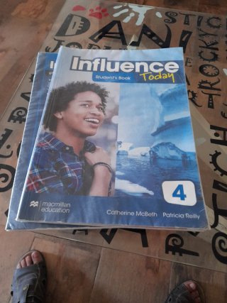 INFLUENCE TODAY 4 Student's book: libro de text...