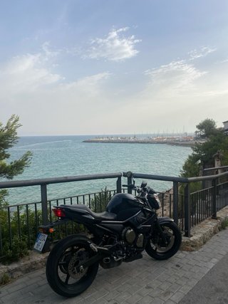 Yamaha XJ6 Naked Negra