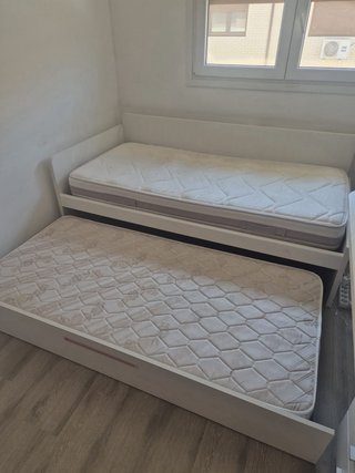 Cama nido beige y blanca