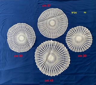 10 centrini nuovi con 3pregiati merletti a tombolo
