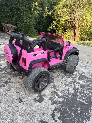 Jeep elettrico rosa per bambini, monster truck.