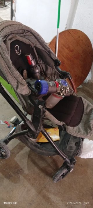 Cochecito de bebé gris