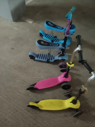 Lote 4 Patinetes Infantiles (2 amarillos, 2 rosas)