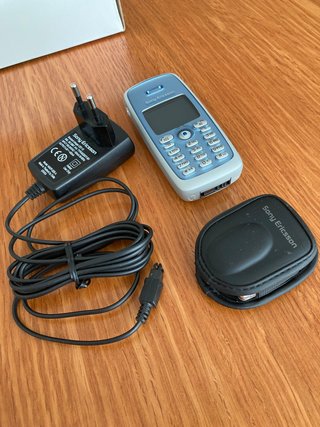 Teléfono Sony Ericsson T300 con CommuniCam MCA-25