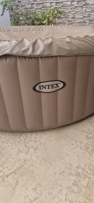 Jacuzzi Intex 4 personas exterior
