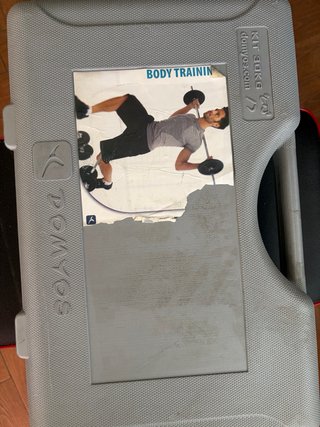 Banco de abdominales y pesas