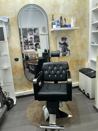 Butaca Barbero + Espejo + Estanterías