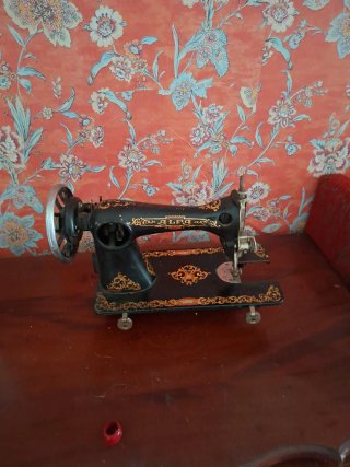 Máquina de Coser ALFA Antigua