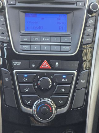 Hyundai i30 1.4i 100cv. "ESSENCE"