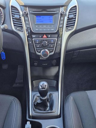 Hyundai i30 1.4i 100cv. "ESSENCE"