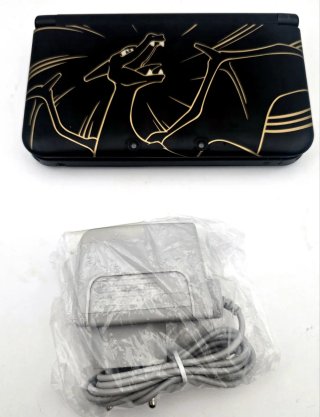 Nintendo 3DS XL a tema Charizard + Funda Pokémon