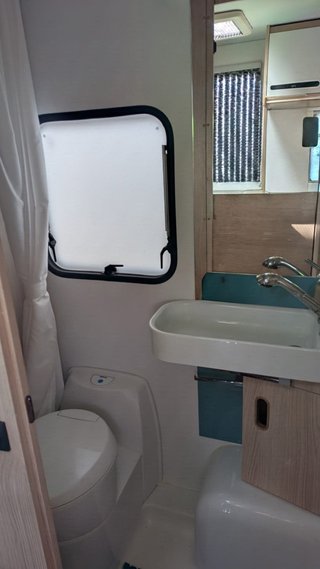 Caravana Adria Aviva 360DK + Aire A+ Mover