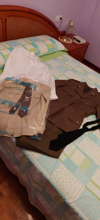 Traje de gala militar marrón