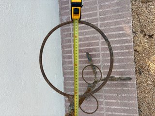 Macetero de hierro forjado antiguo