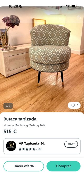 Butaca tapizada beige y patas doradas