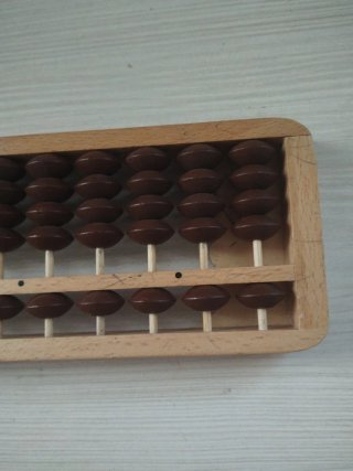 Ábaco de madera marrón