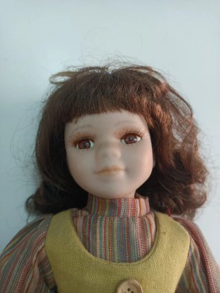 Bambole in ceramica vintage con piedistallo