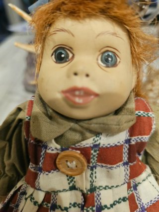 Muñeca porcelana cuerpo tela trapo