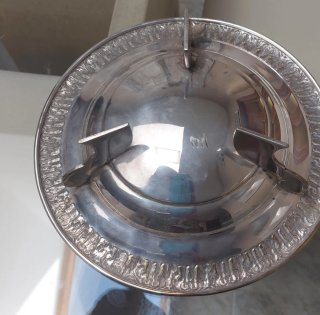 Fuente vintage metal plateado decorada
