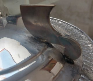 Fuente vintage metal plateado decorada