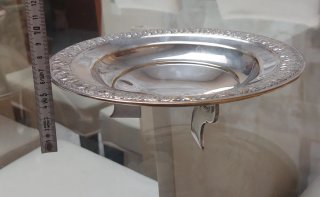 Fuente vintage metal plateado decorada