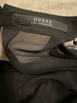 Tuta Guess elegante scollo V fantasia