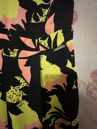 Tuta Guess elegante scollo V fantasia