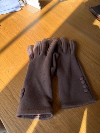 Guanti in tessuto marroni con bottoni