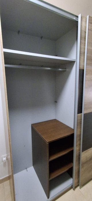 Armario puertas correderas madera y metal