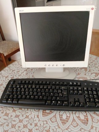 Monitor Acer AL1511 y Teclado Negro