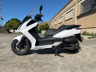 Kymco Superdink 125 con motor de 300 abs