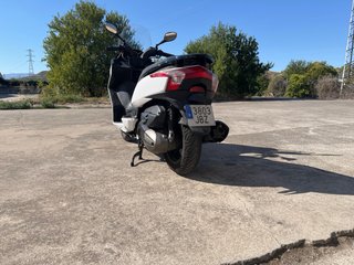 Kymco Superdink 125 con motor de 300 abs