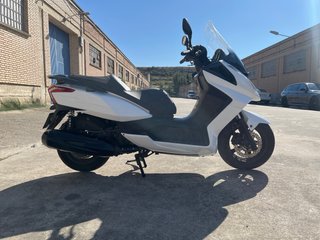 Kymco Superdink 125 con motor de 300 abs