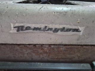 Máquina de escribir antigua Remington