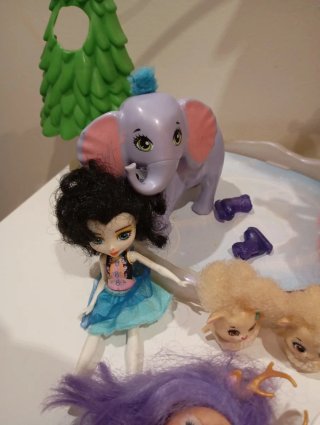 Colección Muñecas Enchantimals y Estación Invierno