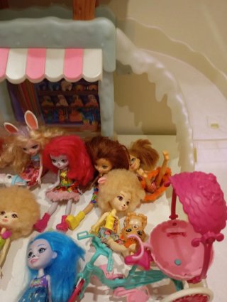 Colección Muñecas Enchantimals y Estación Invierno