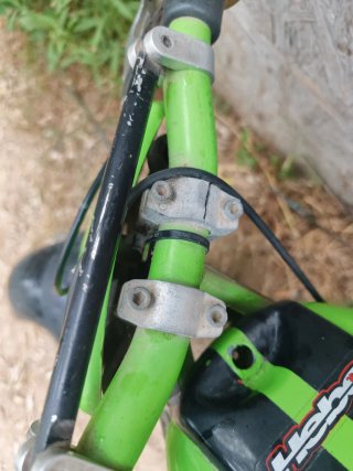 Minibike de gasolina con manillar de Cross.