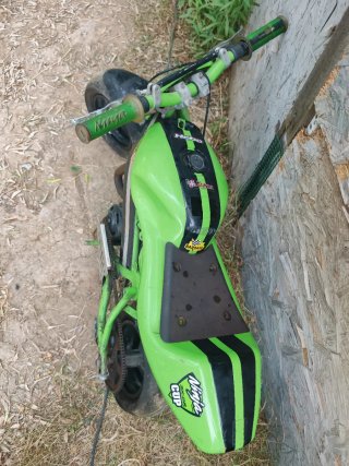 Minibike de gasolina con manillar de Cross.