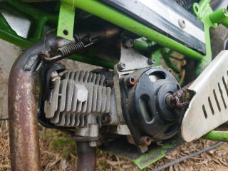 Minibike de gasolina con manillar de Cross.