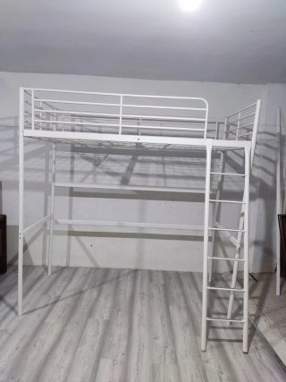 Cama alta IKEA SVÄRTA metálica blanca