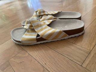 Sandalias rayas blancas y amarillas talla 38