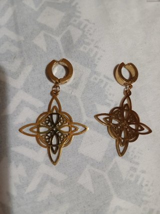 Pendientes Nudo Bruja 4 Puntas Oro