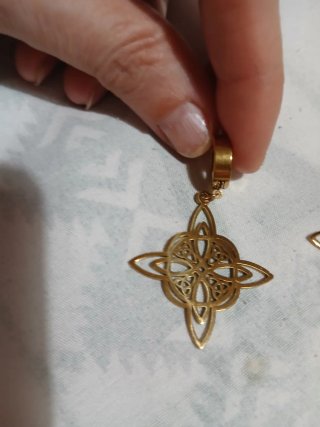 Pendientes Nudo Bruja 4 Puntas Oro