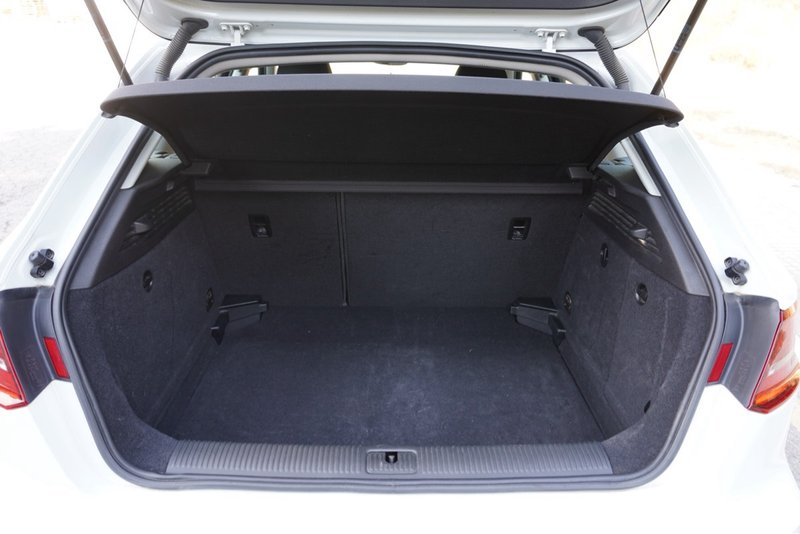 Audi A3 1.6 TDI ultra Attraction 2015, foto 9