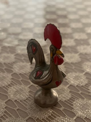 Gallo decorativo metal plateado